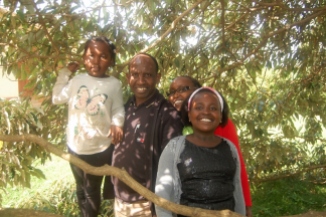 Noen Kenyanske venner. Peter, Wairimu og barna